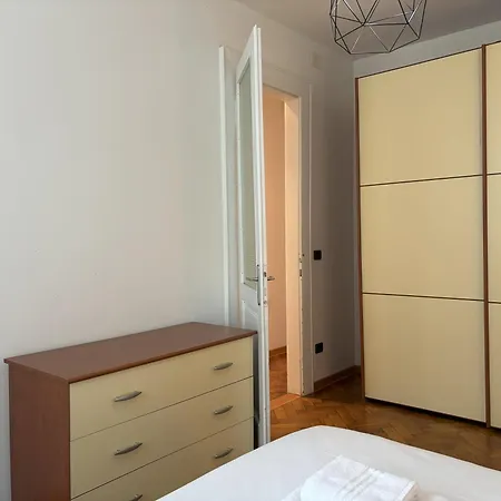 Flat Belpoggio 13 דירה *